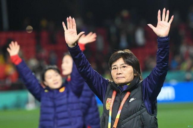 女主从小被啪到大h