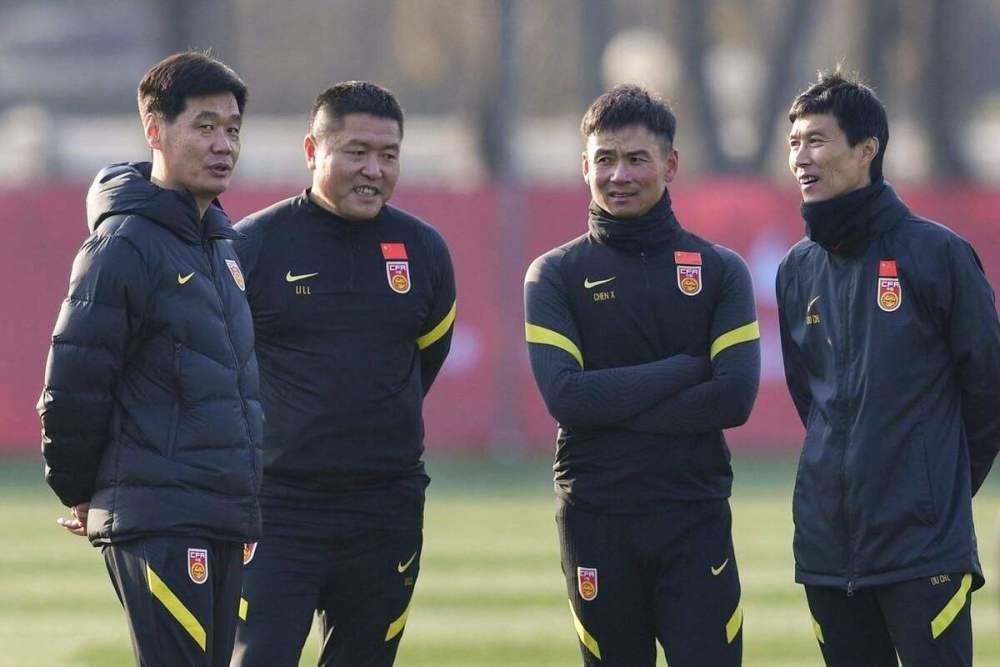 少妇被粗大的猛烈进出免费视频